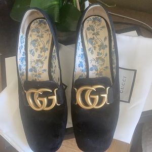 Used Gucci softy velvet shoes